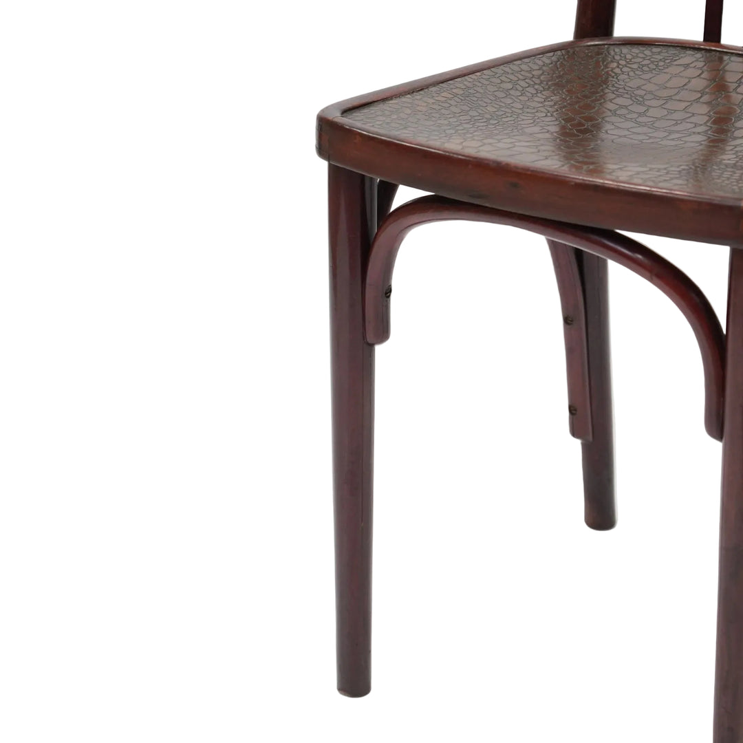 【THONET トーネット】垂直にスポークが並んだスタイリッシュなデザイン ビーチ ベントウッドチェア /26A-12垂直にスポークが並んだスタイリッシュなデザイン ビーチ ベントウッドチェア /26A-12