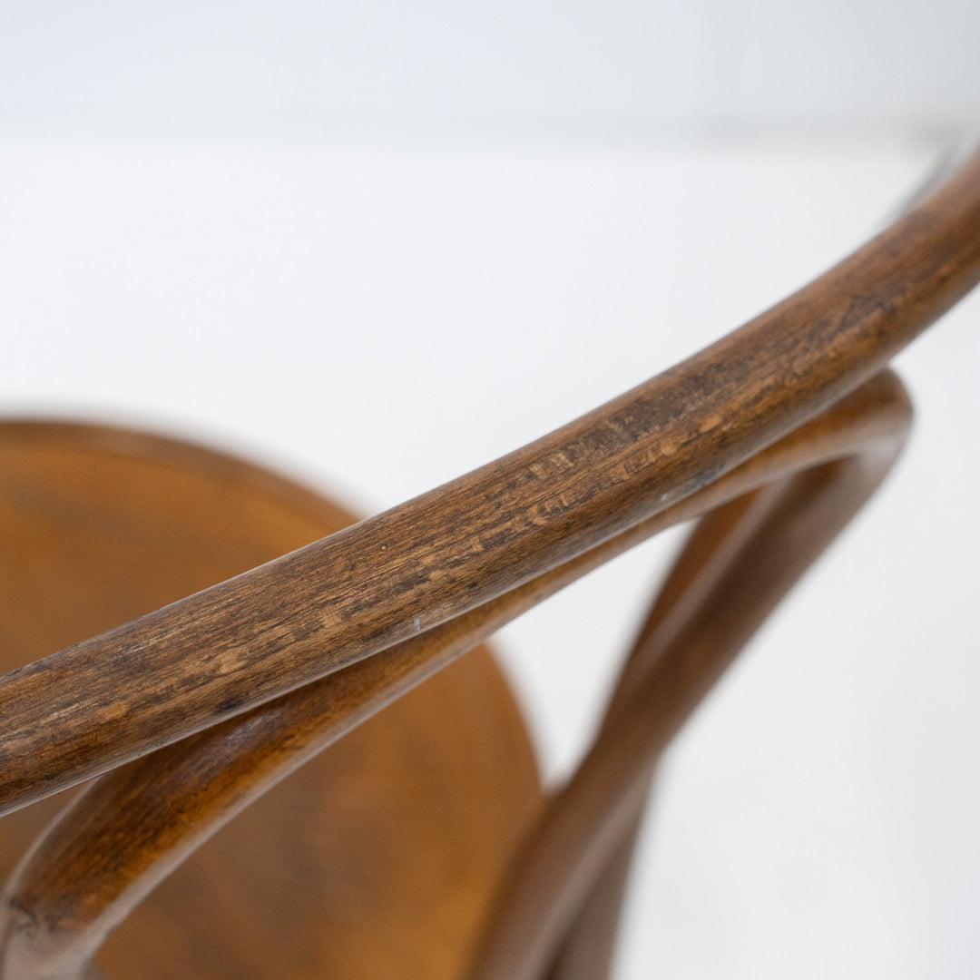 ダブルのU字フレームの流れるような曲線が美しい ユーバック ベントウッドチェア /26A-B4