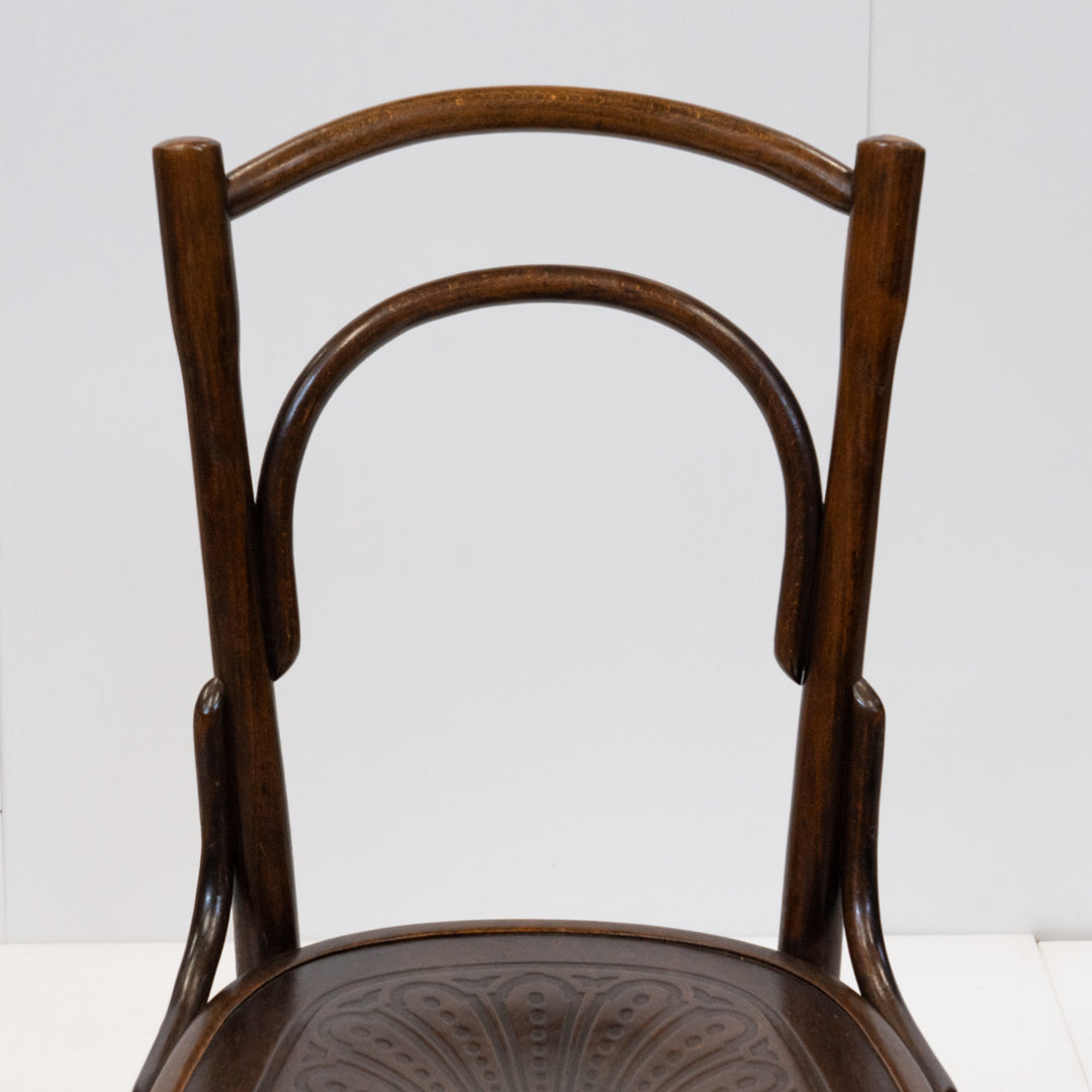 内枠のアーチが背中を心地よく支える ビーチ ダブルアーチバック ベントウッドチェア /26A-14