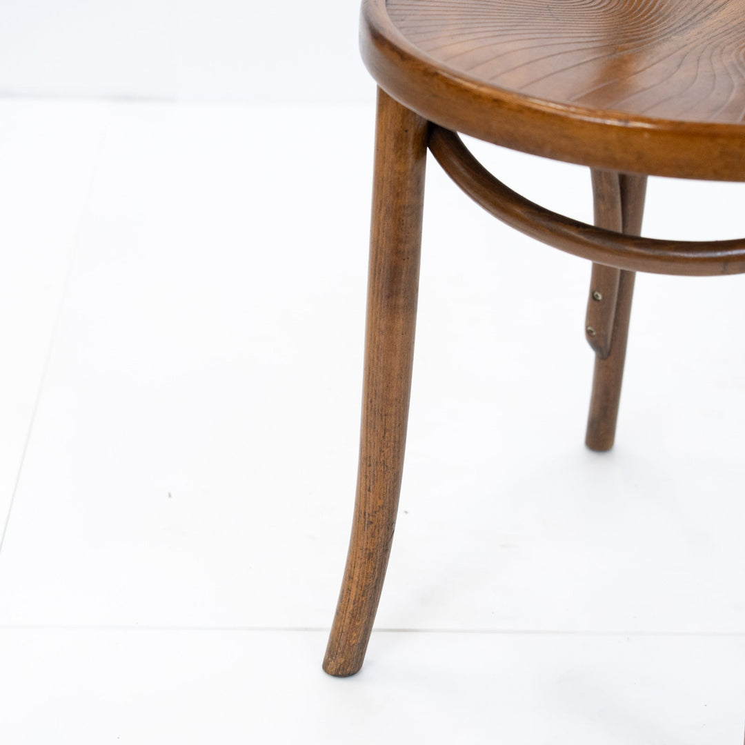 ダブルのU字フレームの流れるような曲線が美しい ユーバック ベントウッドチェア /26A-C15