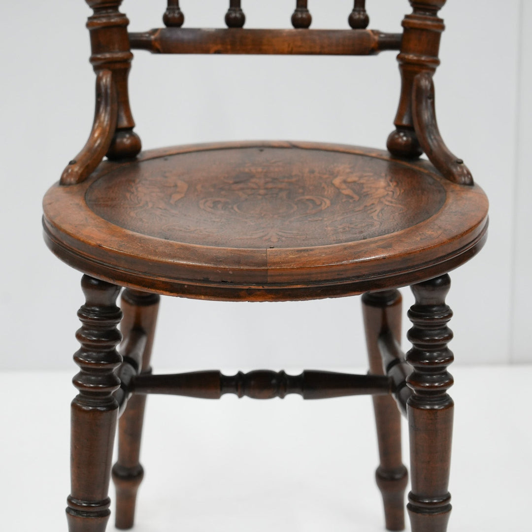 トラディショナルなデザインが印象的 ビーチ スピンドルバックチェア /26A-B1