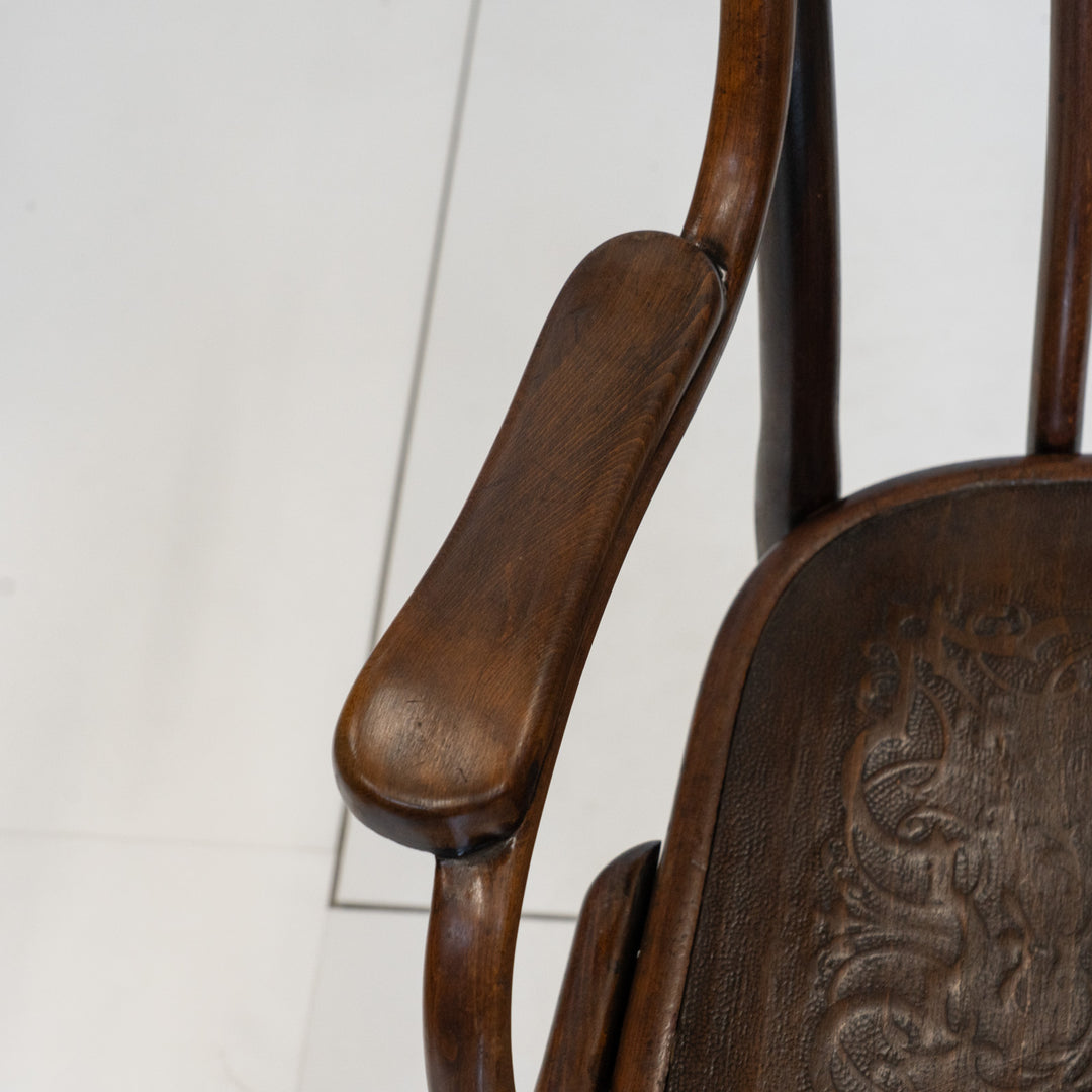 【THONET トーネット】ユーバックの背もたれが優しく支える ビーチ ベントウッドアームチェア /26A-B2