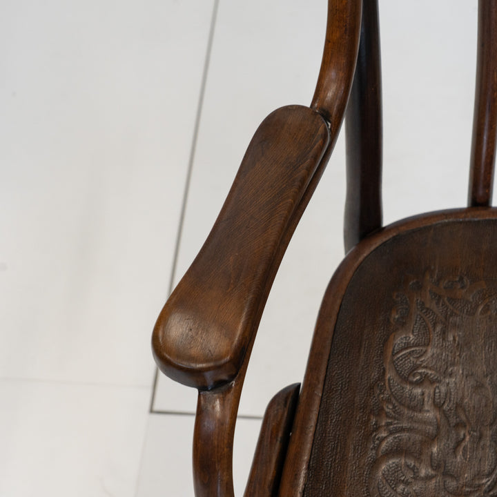 【THONET トーネット】ユーバックの背もたれが優しく支える ビーチ ベントウッドアームチェア /26A-B2