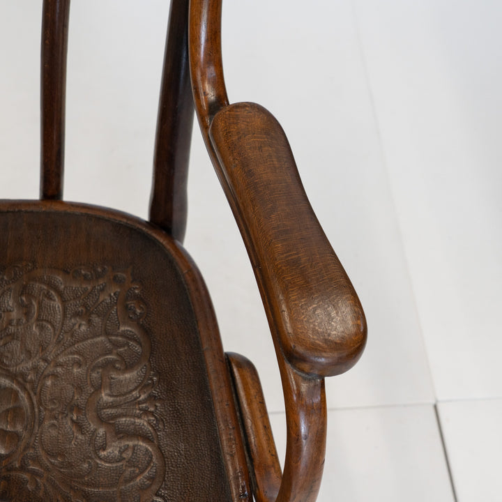【THONET トーネット】ユーバックの背もたれが優しく支える ビーチ ベントウッドアームチェア /26A-B2