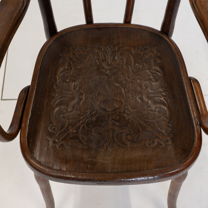 【THONET トーネット】ユーバックの背もたれが優しく支える ビーチ ベントウッドアームチェア /26A-B2