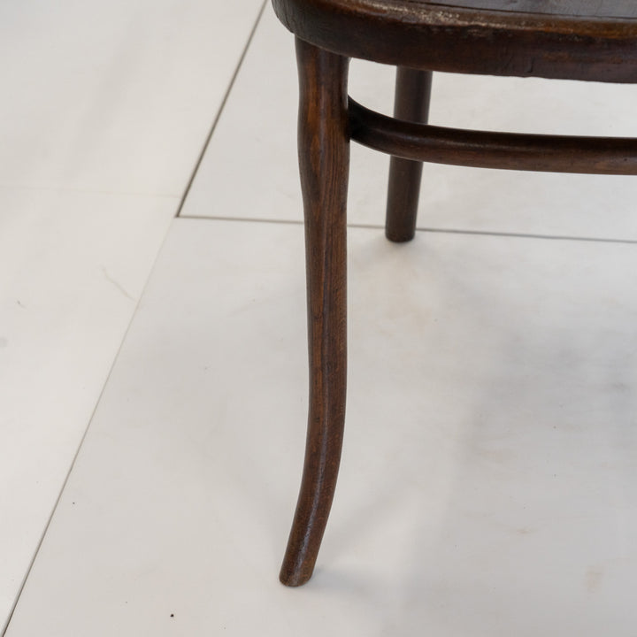 【THONET トーネット】ユーバックの背もたれが優しく支える ビーチ ベントウッドアームチェア /26A-B2