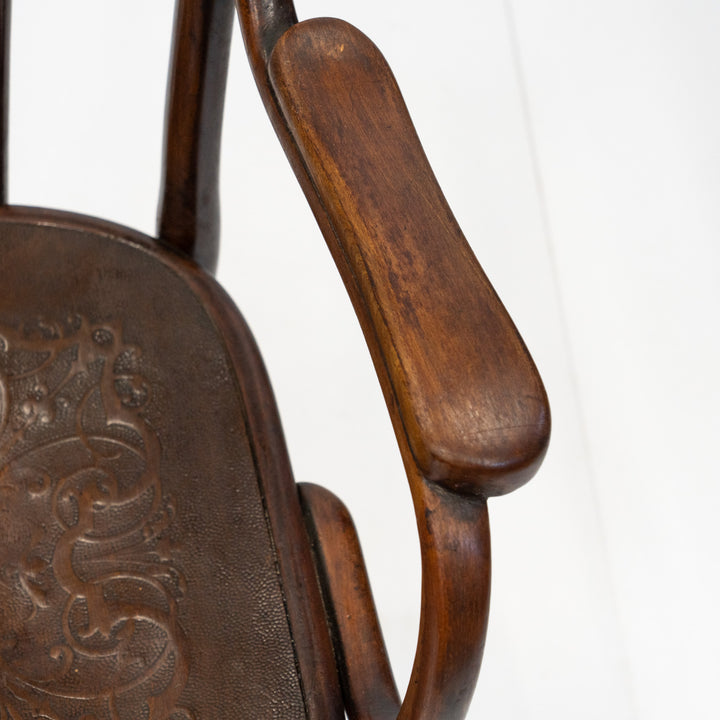 【THONET トーネット】ユーバックの背もたれが優しく支える ビーチ ベントウッドアームチェア /26A-B3