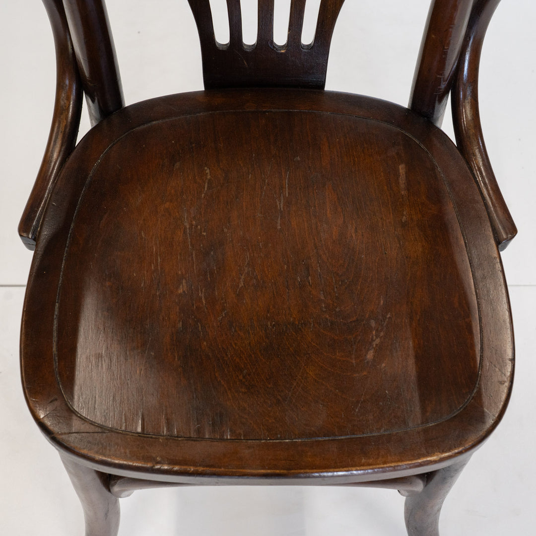 包み込むような背もたれとアームが一体化した ラタンシート ファンバック ベントウッドアームチェア /26A-B