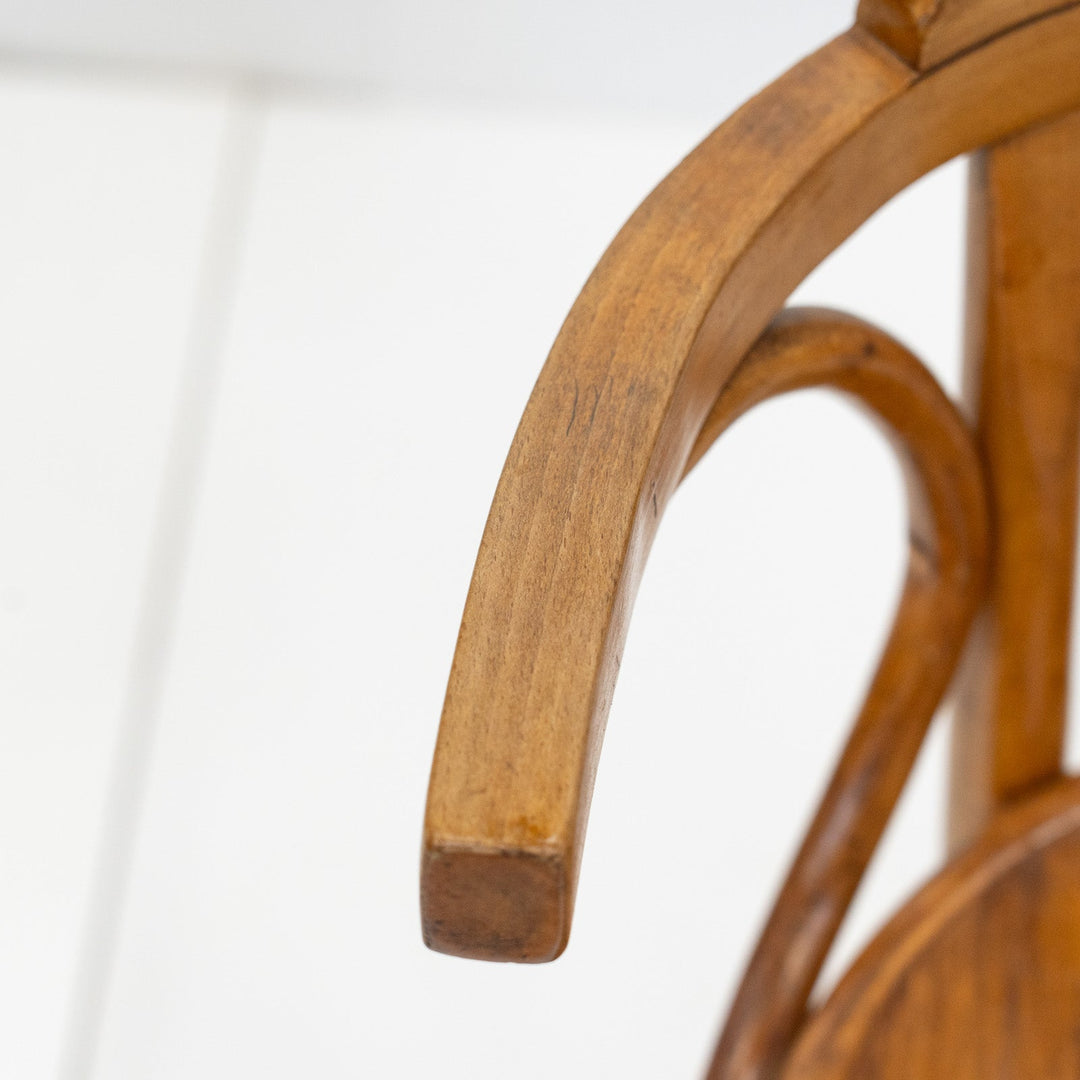 包み込むような背もたれとアームが一体化した ビーチ ベントウッド アームチェア /26A-B8