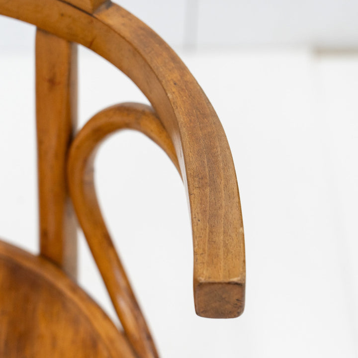 包み込むような背もたれとアームが一体化した ビーチ ベントウッド アームチェア /26A-B8