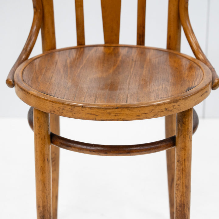 包み込むような背もたれとアームが一体化した ビーチ ベントウッド アームチェア /26A-B8