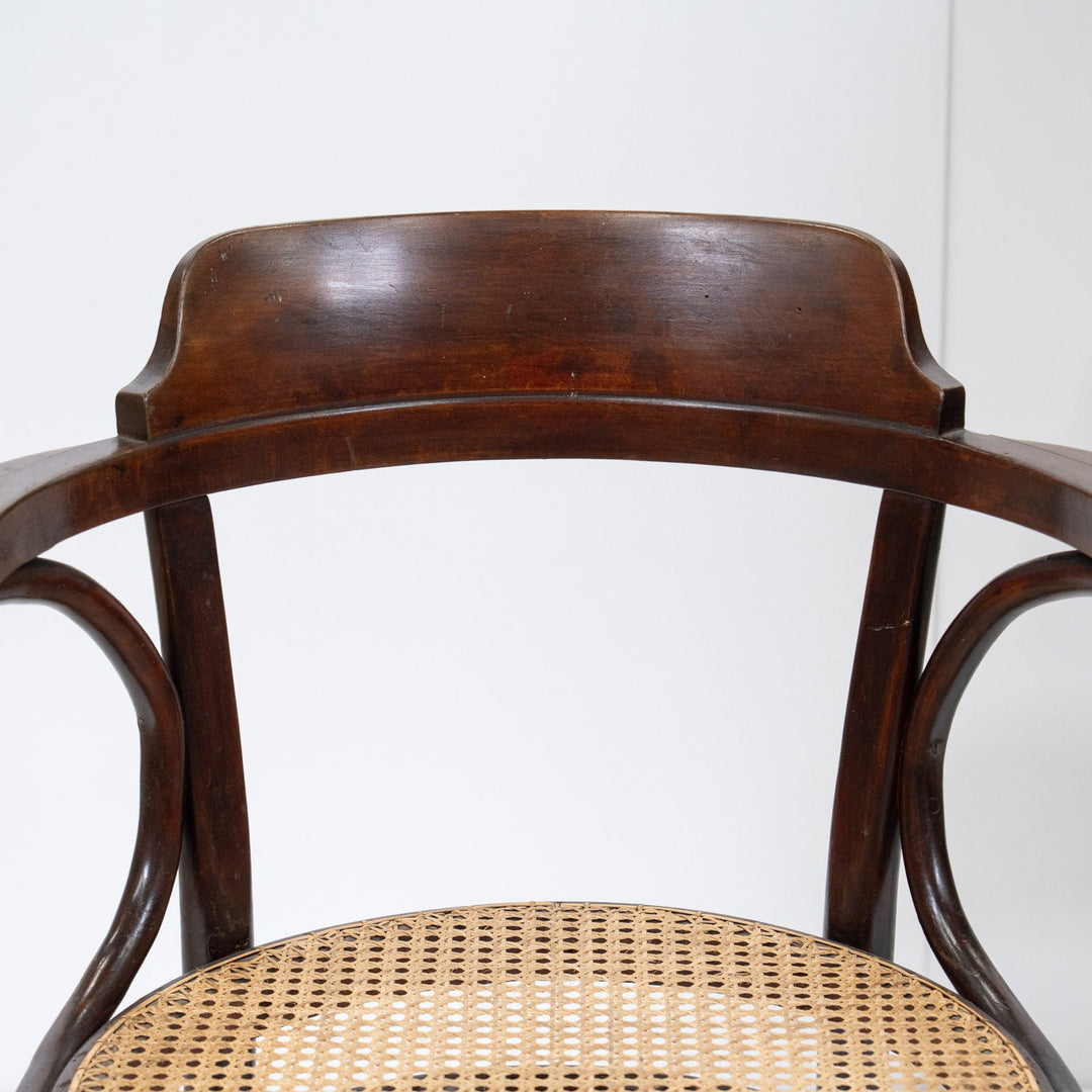 【THONET トーネット】包み込むような背もたれとアームが一体化した ラタンシート ベントウッドアームチェア /26A-A3