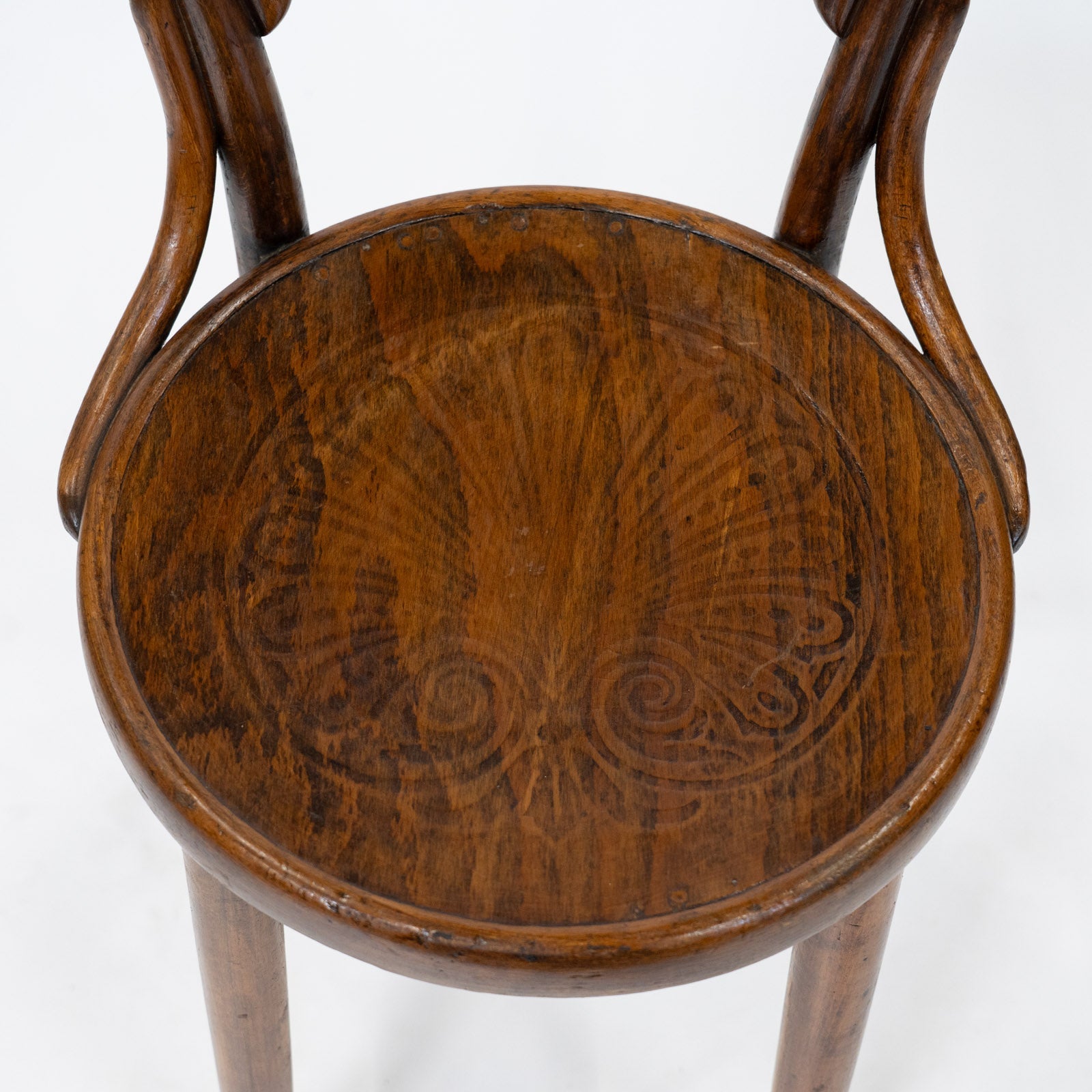THONET トーネット】背もたれの曲線や座面の彫りも美しい ダブルループ