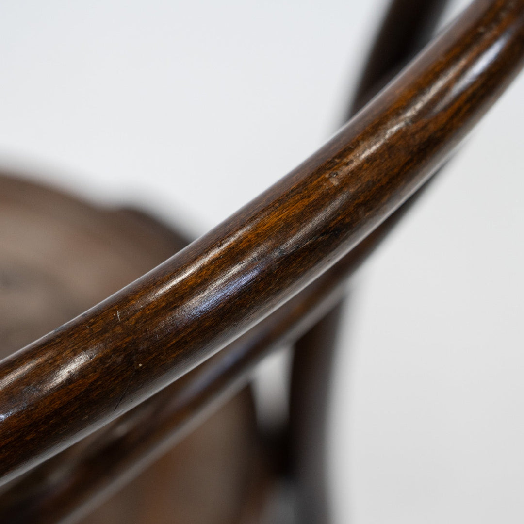 【A.P.M. エーピーエム】背もたれの曲線や座面の彫りも美しい ダブルループバック ベントウッドチェア /26A-B2