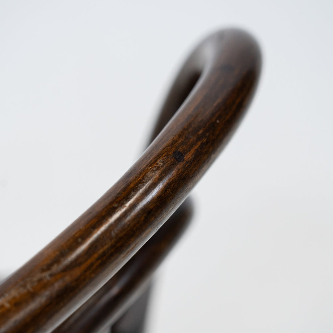 【A.P.M. エーピーエム】背もたれの曲線や座面の彫りも美しい ダブルループバック ベントウッドチェア /26A-B2