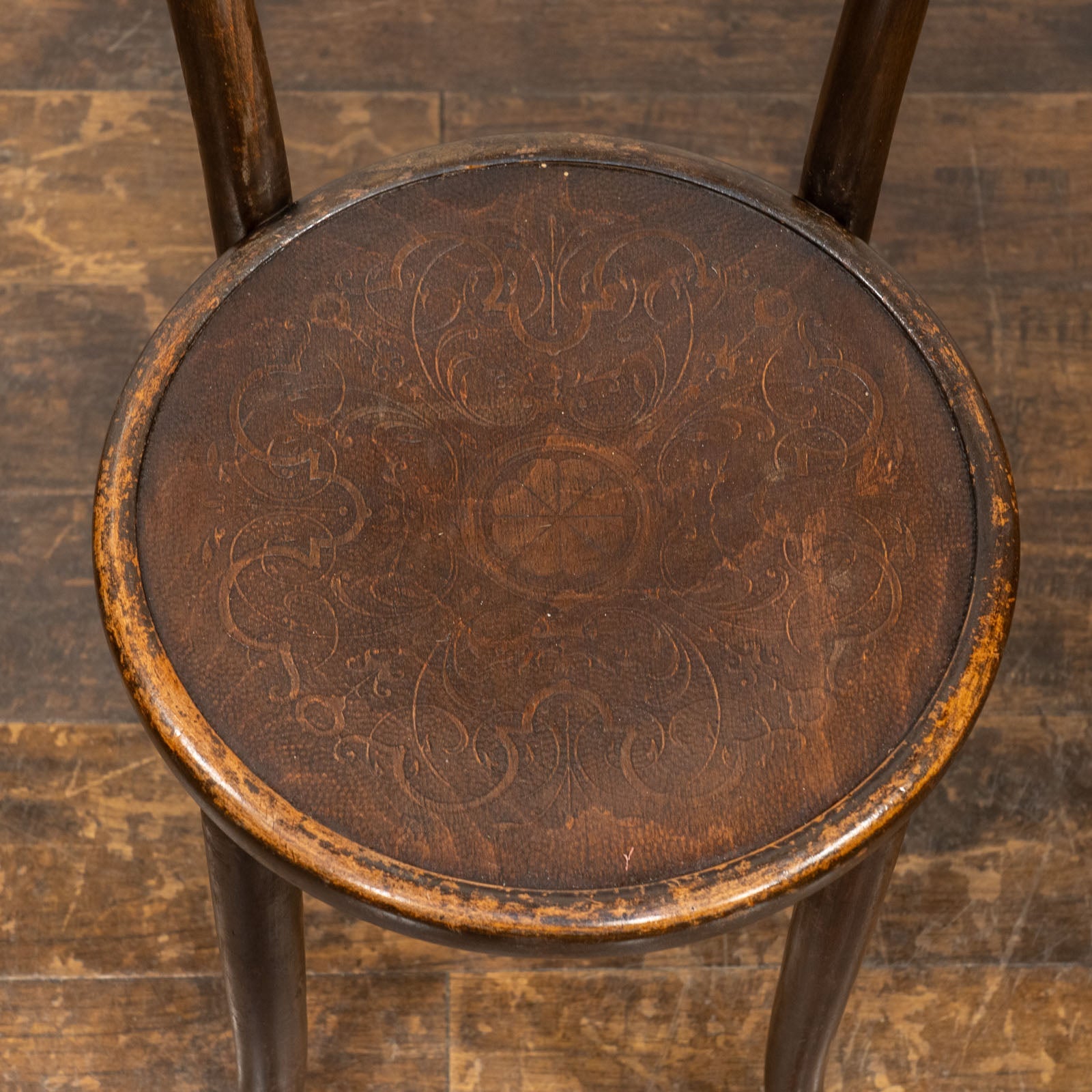 THONET トーネット】フラワーモチーフ パネルバック ベントウッド