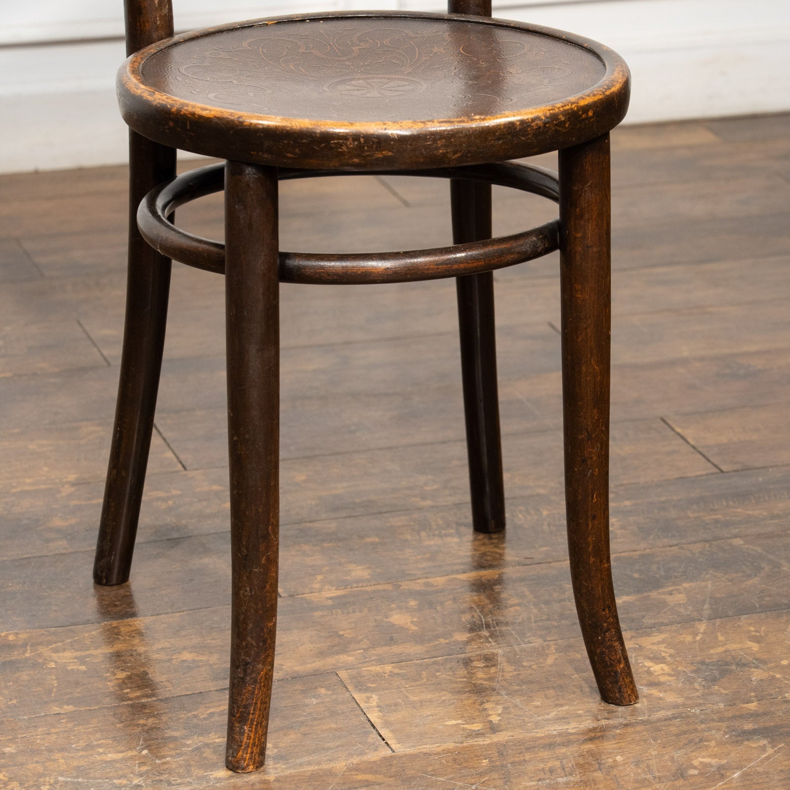 THONET トーネット】フラワーモチーフ パネルバック ベントウッド