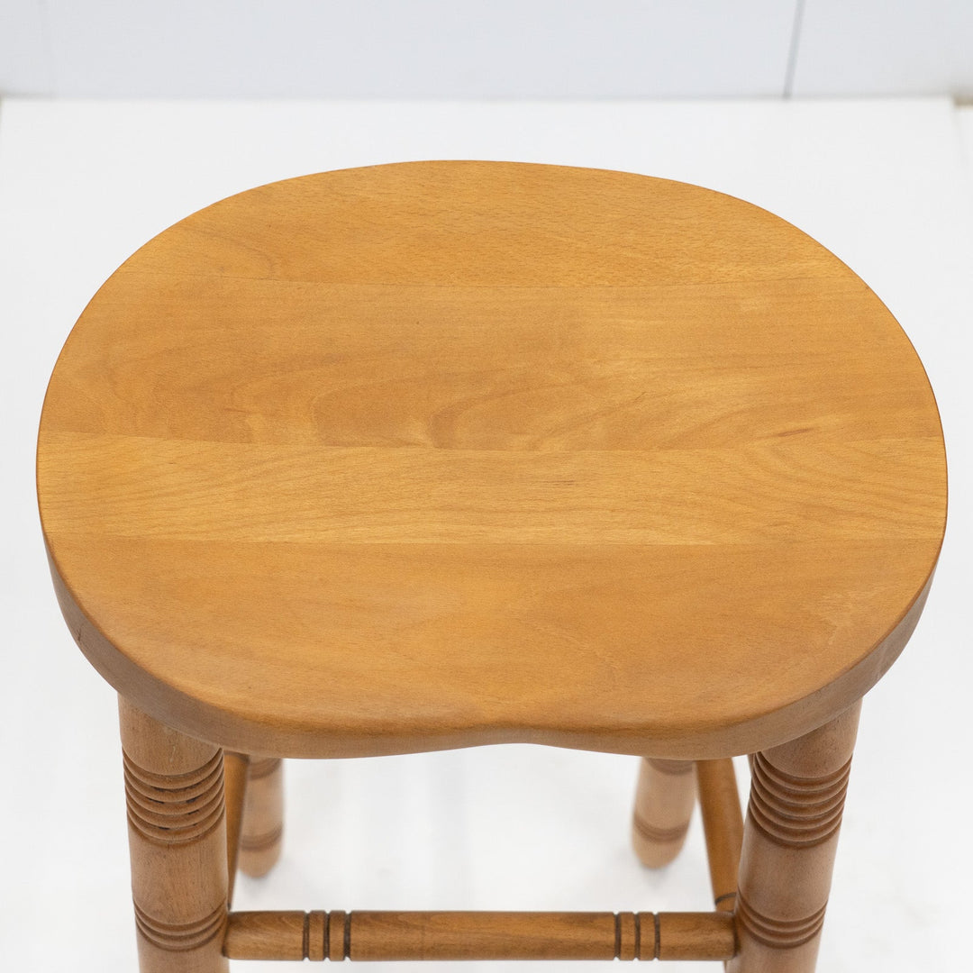 規則的に並ぶ挽き物装飾が印象的 ハイタイプ バプスツール /26A-1