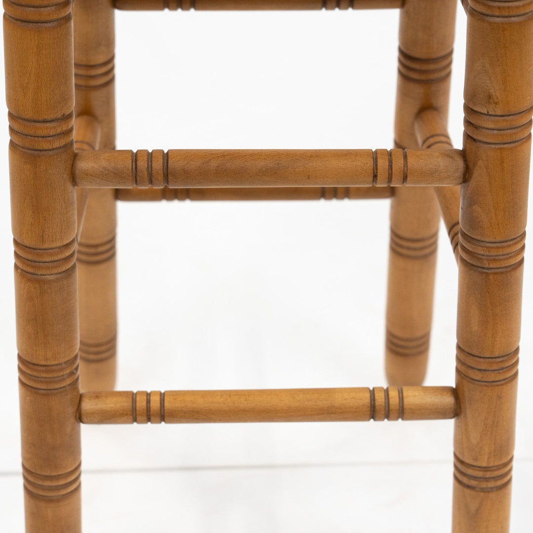 規則的に並ぶ挽き物装飾が印象的 ハイタイプ バプスツール /26A-2