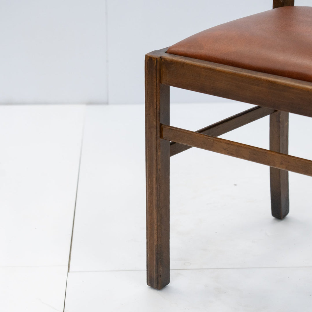 曲線美な背もたれと直線脚のコントラストが目を惹く ビーチ ダイニングチェア /26A-15