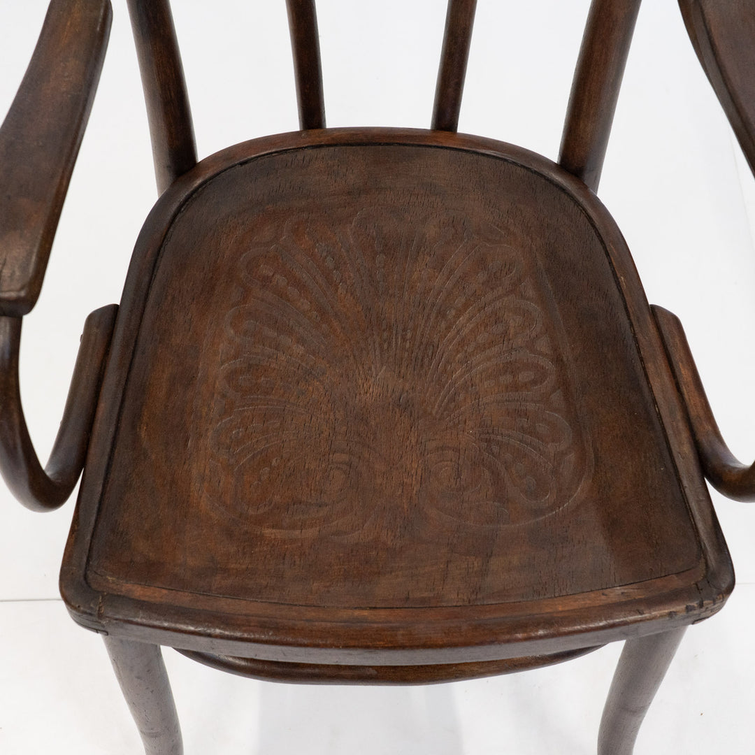 【THONET トーネット】ユーバックの背もたれが優しく支える ビーチ ベントウッドチェア /26A-Bッドチェア /26A-B1