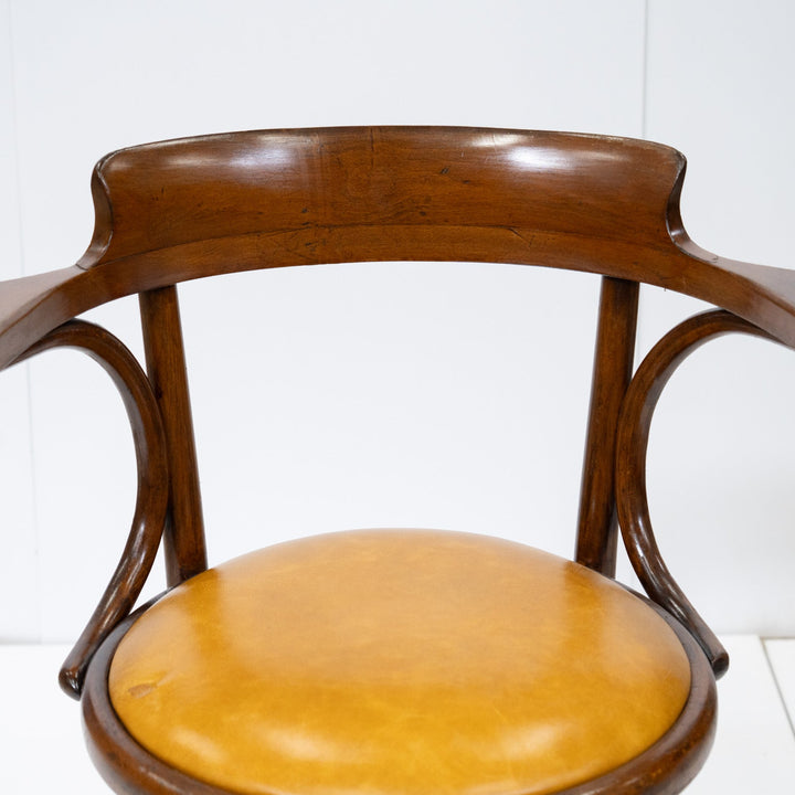 【FISCHEL フィッシェル】包み込むような背もたれとアームが一体化した ベントウッド アームチェア /26A-C18