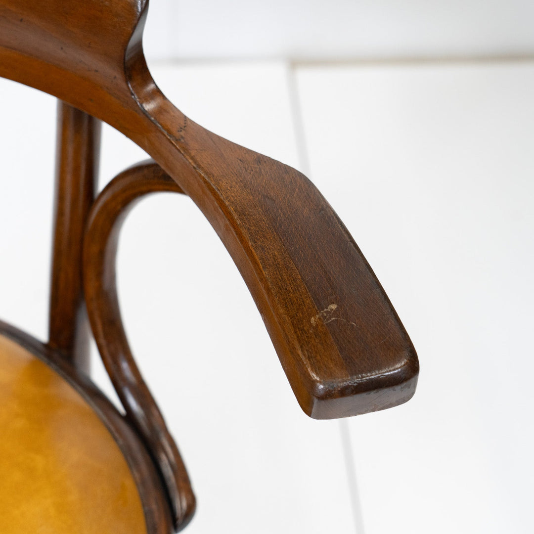 【FISCHEL フィッシェル】包み込むような背もたれとアームが一体化した ベントウッド アームチェア /26A-C18