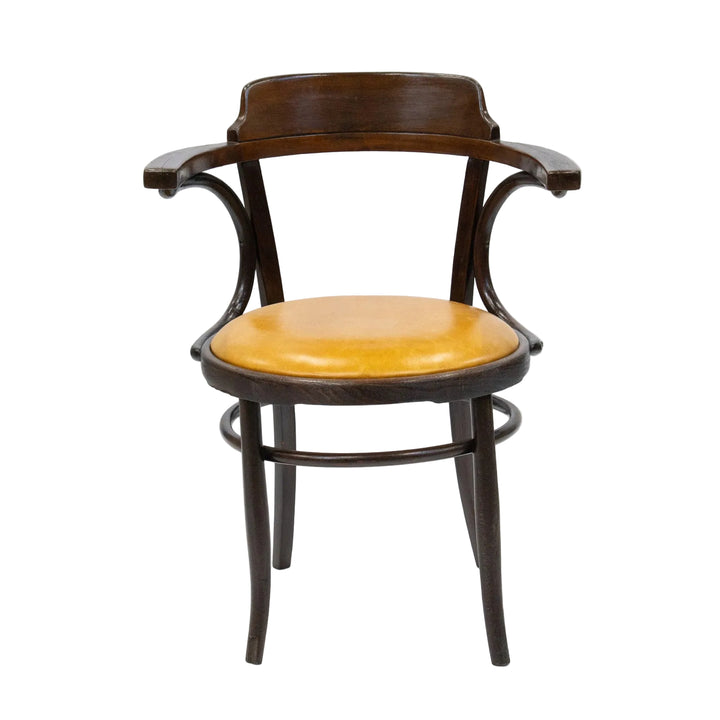 包み込むような背もたれとアームが一体化した ベントウッド アームチェア /26A-C7