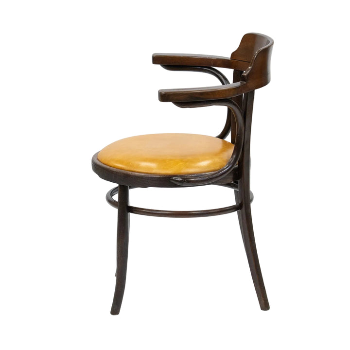 包み込むような背もたれとアームが一体化した ベントウッド アームチェア /26A-C7