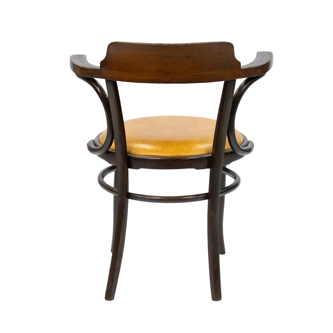 包み込むような背もたれとアームが一体化した ベントウッド アームチェア /26A-C7