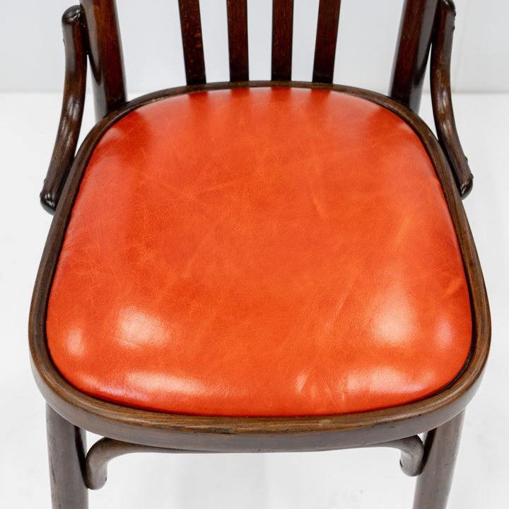 素朴で温もりあるデザインにオレンジの座面がマッチ カフェスタイル ベントウッドチェア /26A-1素朴で温もりあるデザインにオレンジの座面がマッチ カフェスタイル ベントウッドチェア /26A-1