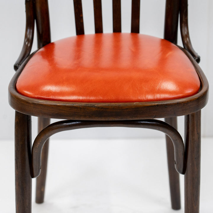 素朴で温もりあるデザインにオレンジの座面がマッチ カフェスタイル ベントウッドチェア /26A-1素朴で温もりあるデザインにオレンジの座面がマッチ カフェスタイル ベントウッドチェア /26A-1