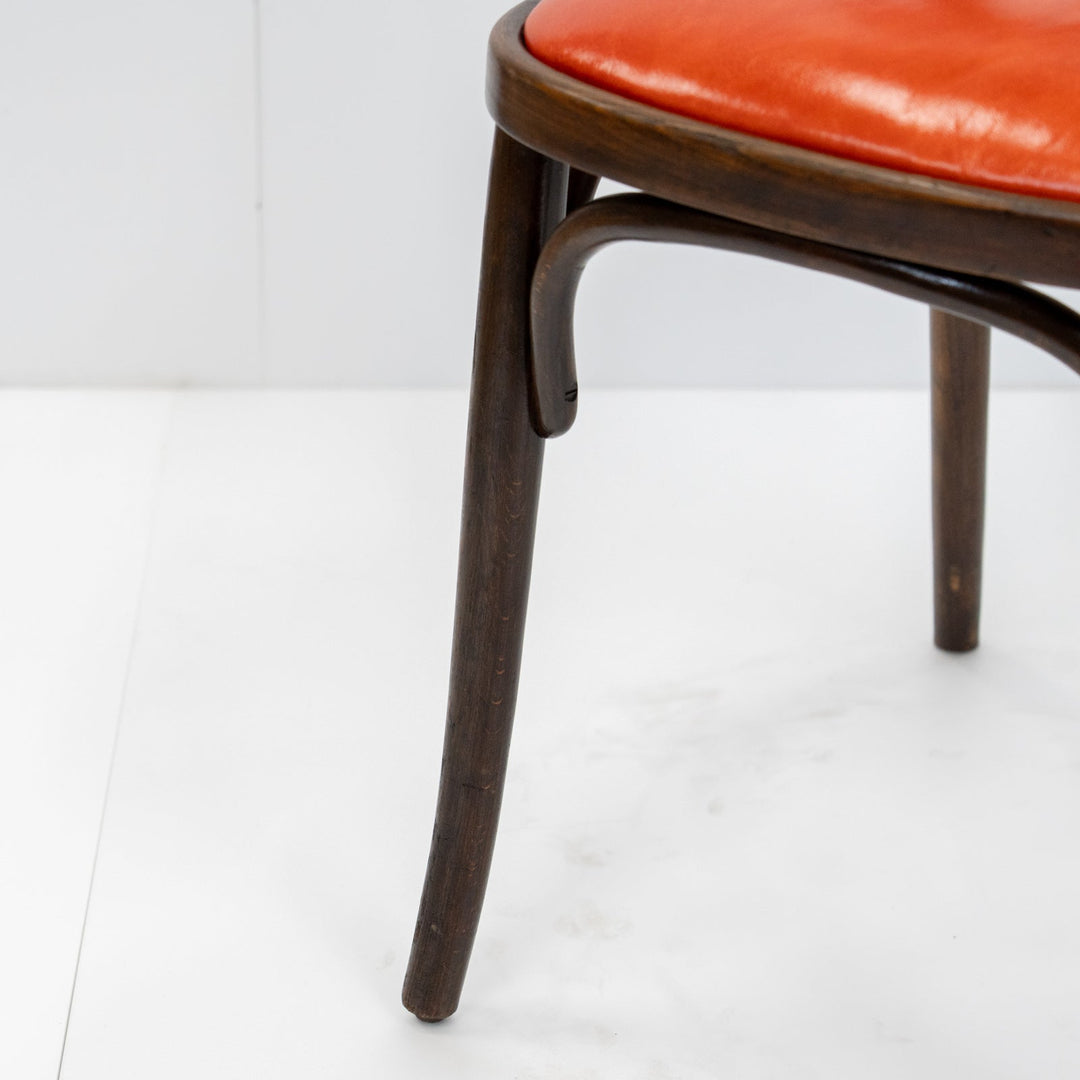 素朴で温もりあるデザインにオレンジの座面がマッチ カフェスタイル ベントウッドチェア /26A-1素朴で温もりあるデザインにオレンジの座面がマッチ カフェスタイル ベントウッドチェア /26A-1