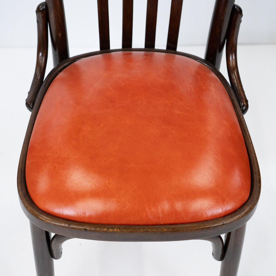 素朴で温もりあるデザインにオレンジの座面がマッチ カフェスタイル ベントウッドチェア /26A-2