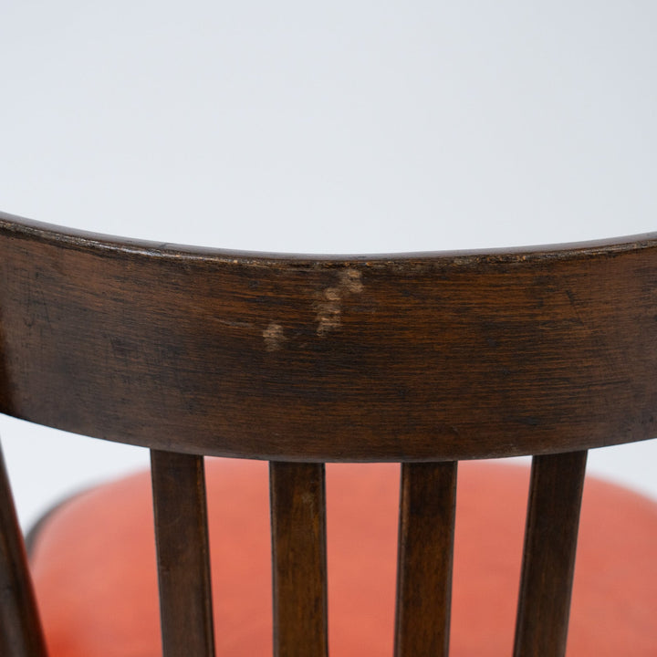 素朴で温もりあるデザインにオレンジの座面がマッチ カフェスタイル ベントウッドチェア /26A-6