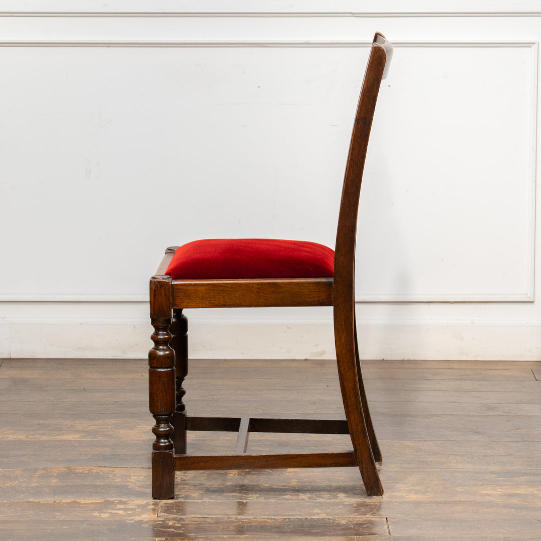 緩やかに湾曲した背もたれが心地良くフィットする オーク ダイニングチェア /26A-2