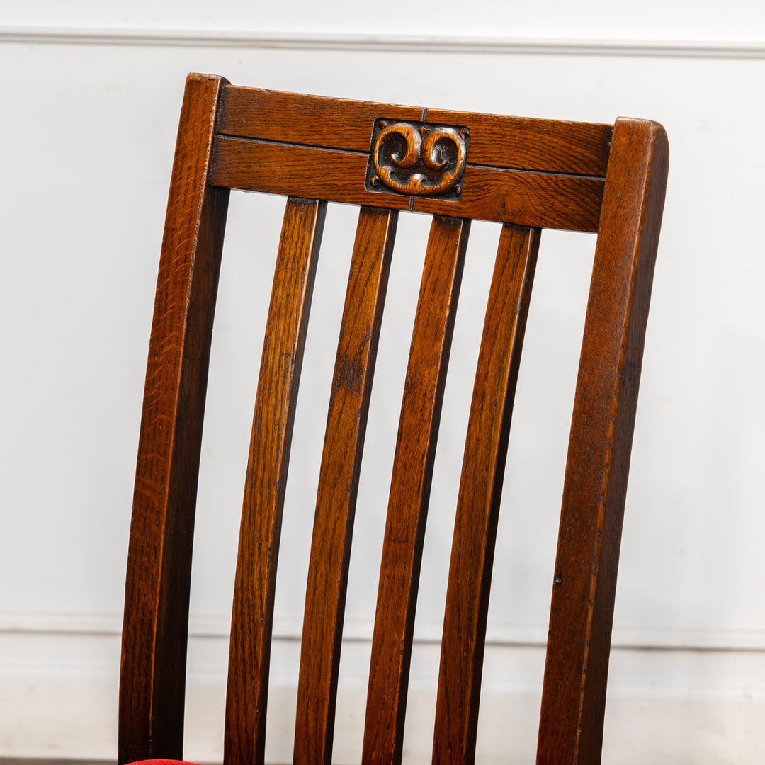 緩やかに湾曲した背もたれが心地良くフィットする オーク ダイニングチェア /26A-2