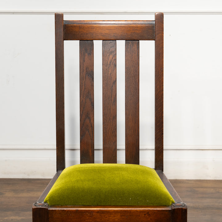 オーク材の渋い木肌と緑のモケット座面のコントラストが上品 ダイニングチェア /26A-1