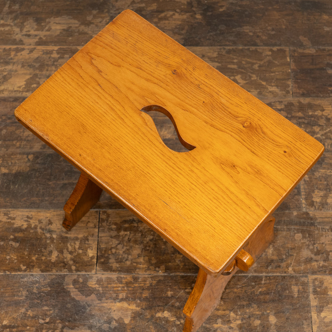 伝統的なクサビ留め構造がアクセント エルム ミルキングスツール /26A-3