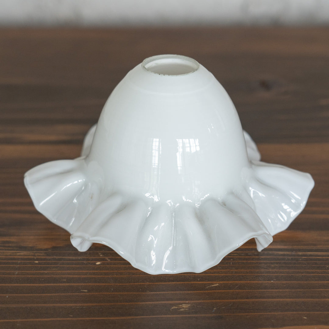 裾に向かってダイナミックに広がるフリルが優美 ガラスシェード単品 /A（※接続金具・コード・電球は別売り）