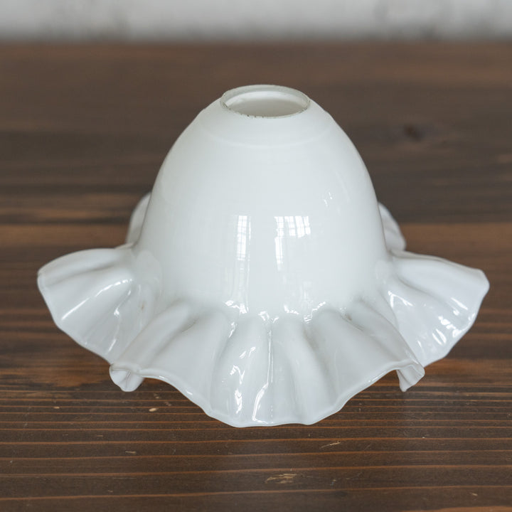 裾に向かってダイナミックに広がるフリルが優美 ガラスシェード単品 /A（※接続金具・コード・電球は別売り）