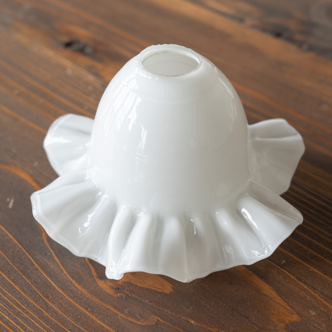 裾に向かってダイナミックに広がるフリルが優美 ガラスシェード単品 /B（※接続金具・コード・電球は別売り）