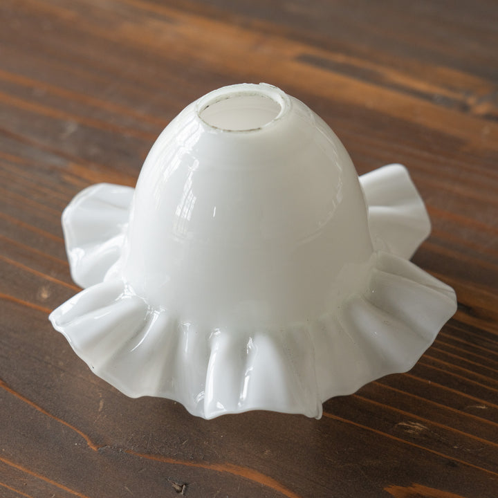 裾に向かってダイナミックに広がるフリルが優美 ガラスシェード単品 /C（※接続金具・コード・電球は別売り）