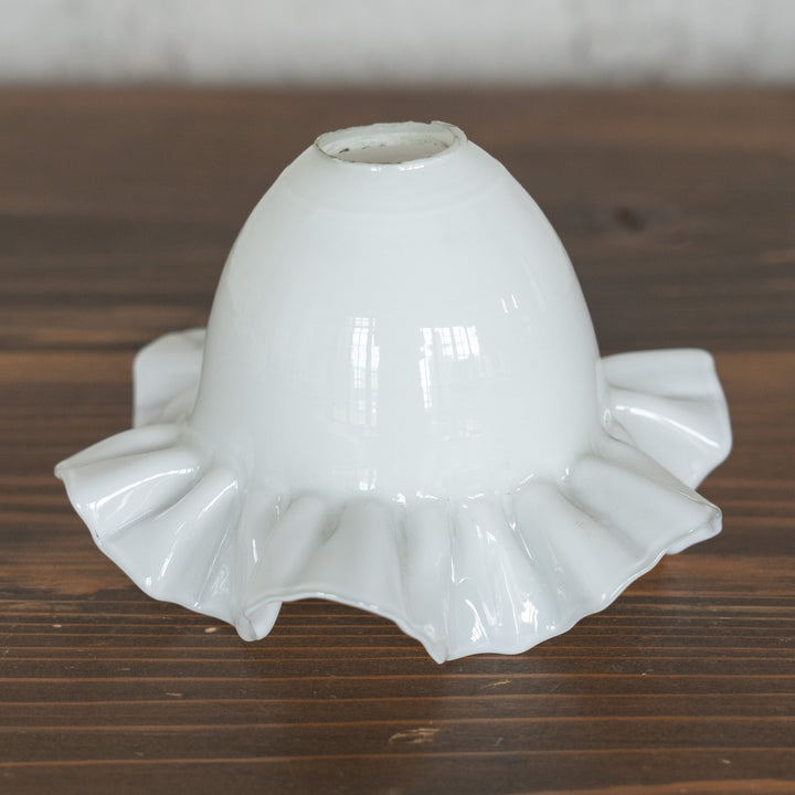 裾に向かってダイナミックに広がるフリルが優美 ガラスシェード単品 /C（※接続金具・コード・電球は別売り）