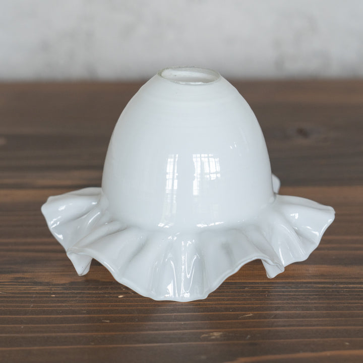 裾に向かってダイナミックに広がるフリルが優美 ガラスシェード単品 /D（※接続金具・コード・電球は別売り）