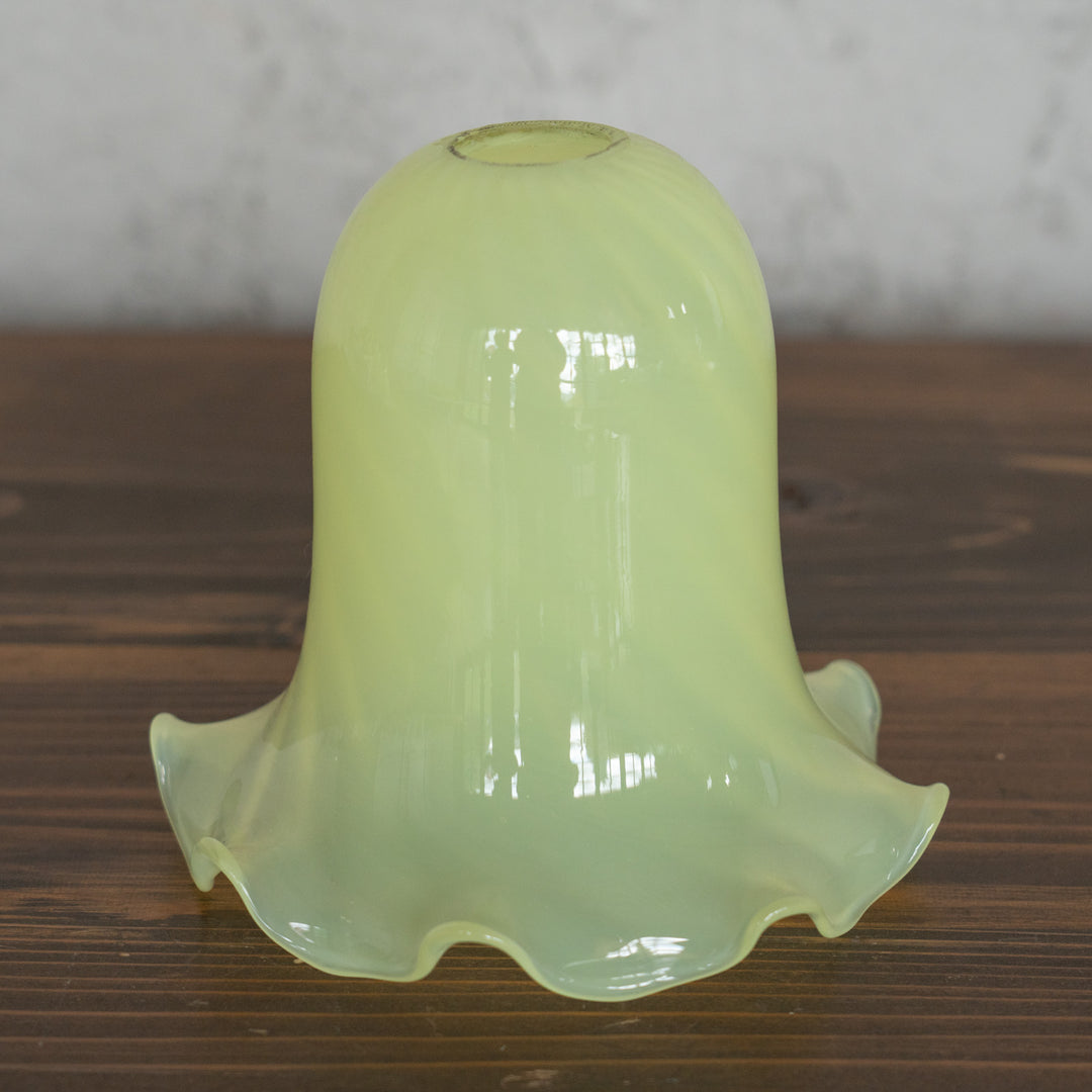 ヴァセリンガラス独特の透き通るレモンイエローが美しい ガラスシェード単品 /A（※接続金具・コード・電球は別売り）