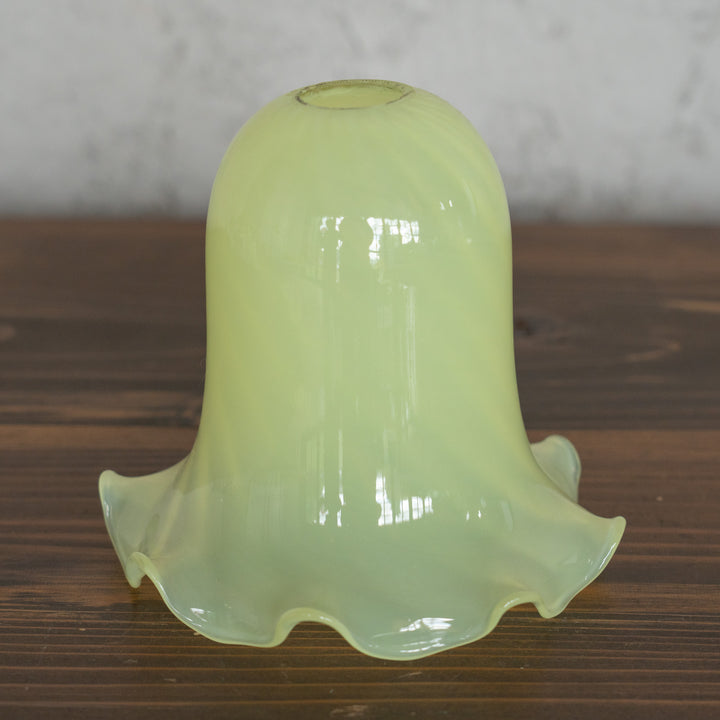 ヴァセリンガラス独特の透き通るレモンイエローが美しい ガラスシェード単品 /A（※接続金具・コード・電球は別売り）