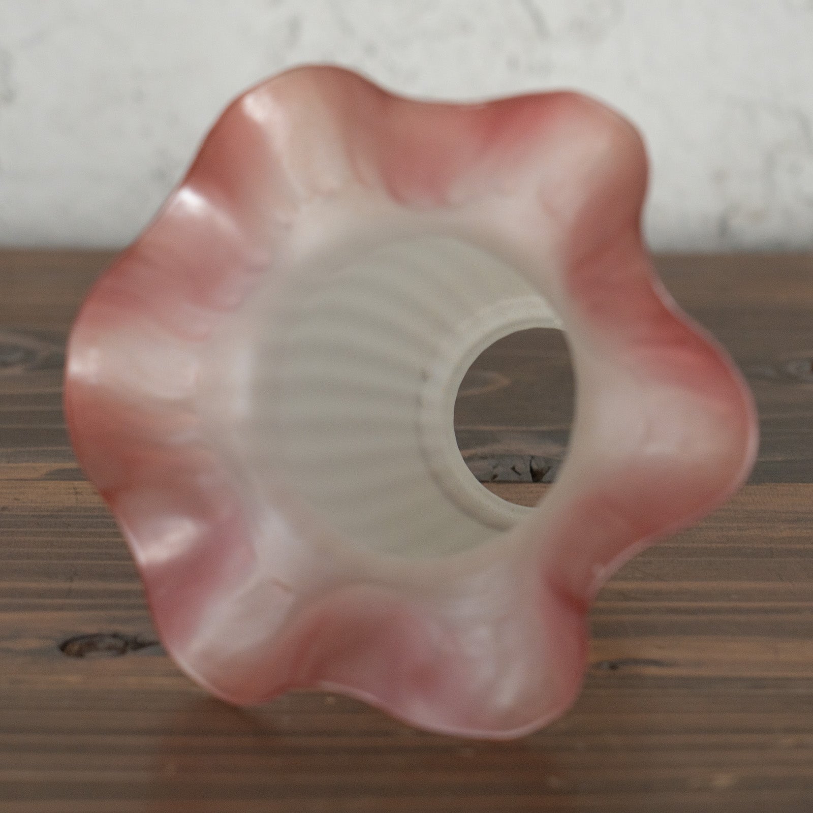 花びらを思わせる愛らしいフリルデザイン ガラスシェード単品 /A