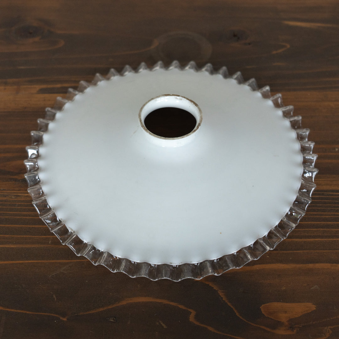 裾のフリルデザインやミルクガラスの色味が上品  ガラスシェード ギャラリー付き /A（※コード・電球は別売り）