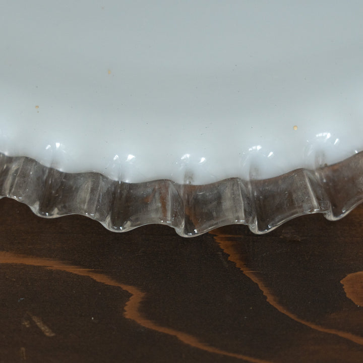 裾のフリルデザインやミルクガラスの色味が上品 ガラスシェード単品 /B（※接続金具・コード・電球は別売り）